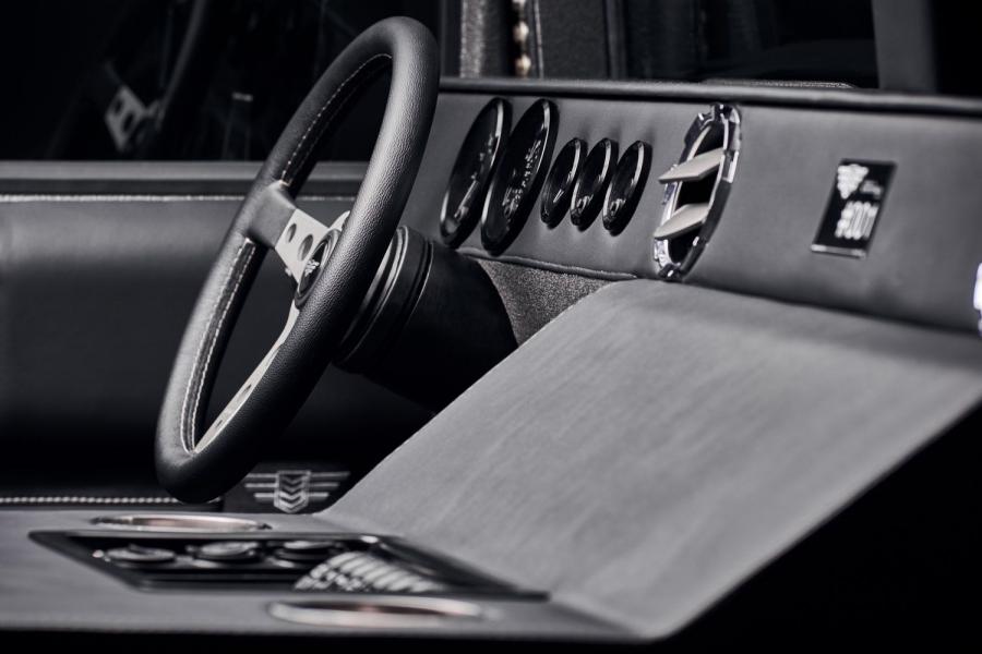 Панель приборов Hummer H1 Launch Edition by Mil-Spec Automotive 2018 года  (фото 18 из 21)